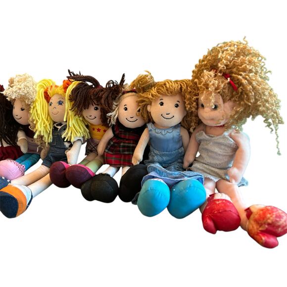 Gymobree,  Groovy, and Lovely Lilly Dolls 8 in total and Groovy Girls Bed - Picture 3 of 6